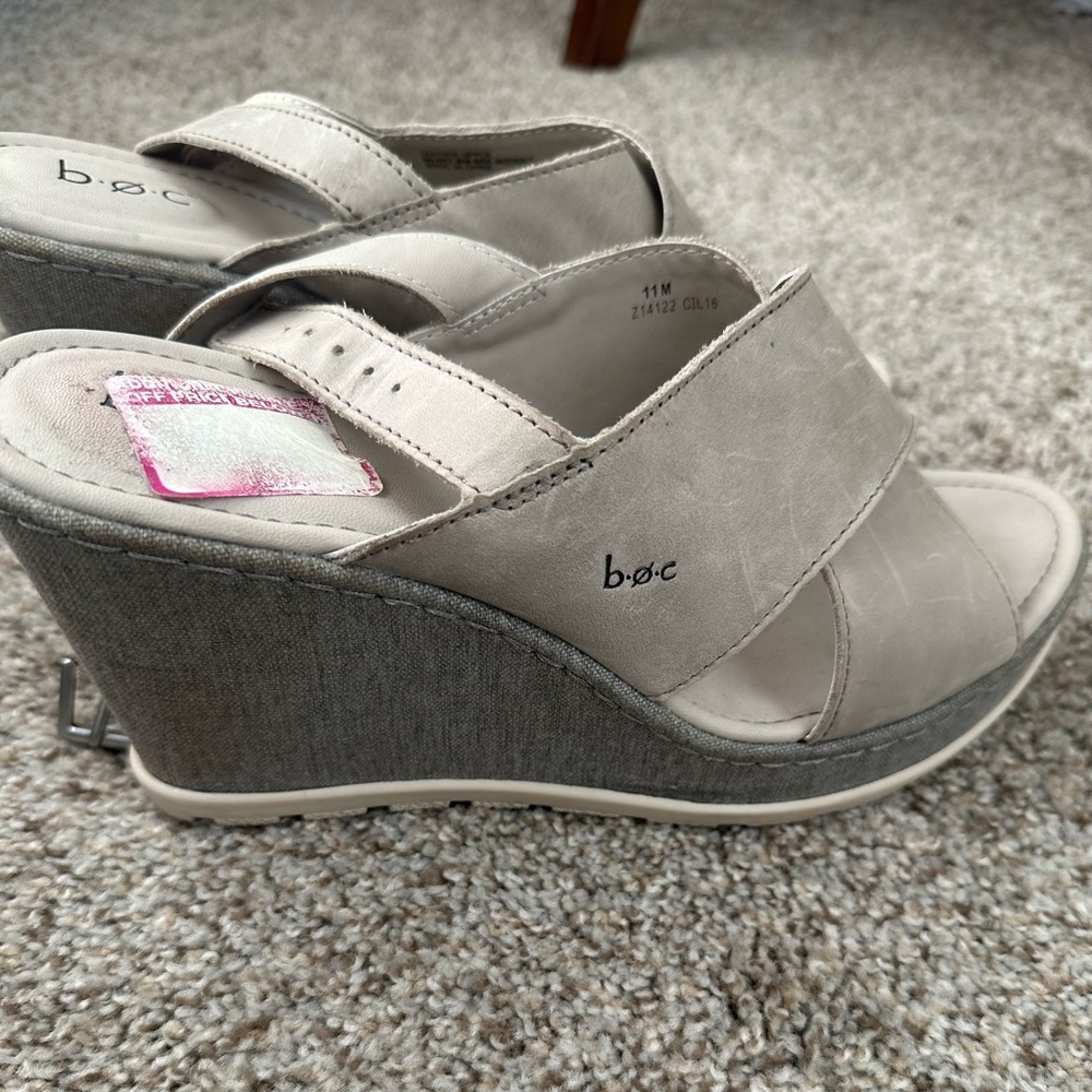 B.O.C. Size 11 women’s platform sandal Gray